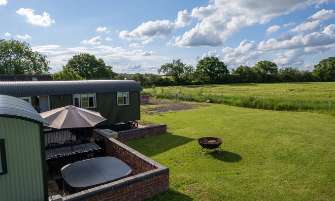 Alcester Casa | Shepherds View en Oaks Barn Farm con bañera de agua salada opcional nr Stratford.