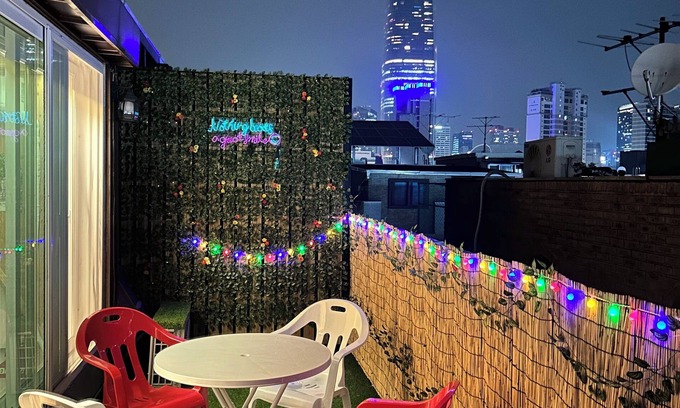 Irwon-dong Apartamento | Shiny Picnic: Loft Hideaway with Terrace & Lotte Tower View / 5Beds