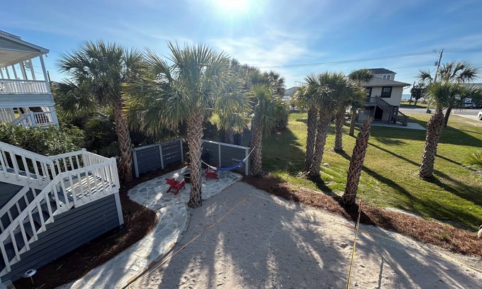 Edisto Island Casa | SHIP HAPPENS 5BR HOUSE WITH OCEAN VIEW GOLF CART AVAIL, VOLLEYBALL 3 OUTDOOR TVS