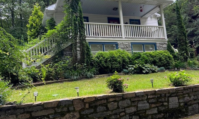 Blowing Rock Casa | Shoebox Cottage in Blowing Rock