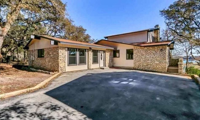 Canyon Lake Casa | Shore Nuff, a relaxing 4-bedroom vacation home on Canyon Lake