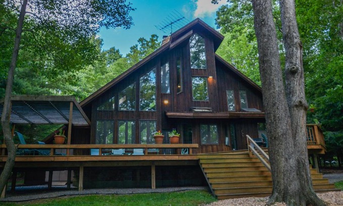 Swanton Casa | Shoreline Chateau
