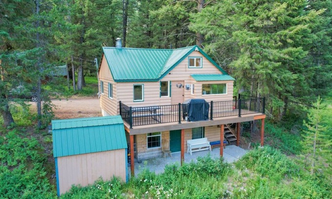 Island Park Cabina | Short Drive to West Yellowstone! Wooded Yard! Beautiful Views and Nearby Recreation!