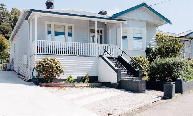 West Launceston Casa | Short Walk to CBD & Cataract Gorge