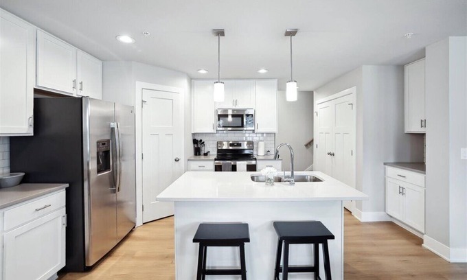 Norwalk Casa | Shortstop and Stay….and make yourself at home!