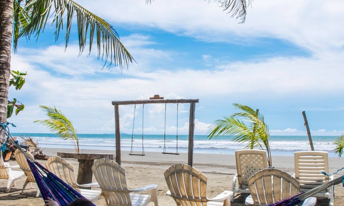 El Jobo Hotel | Show Pony Beach Resort