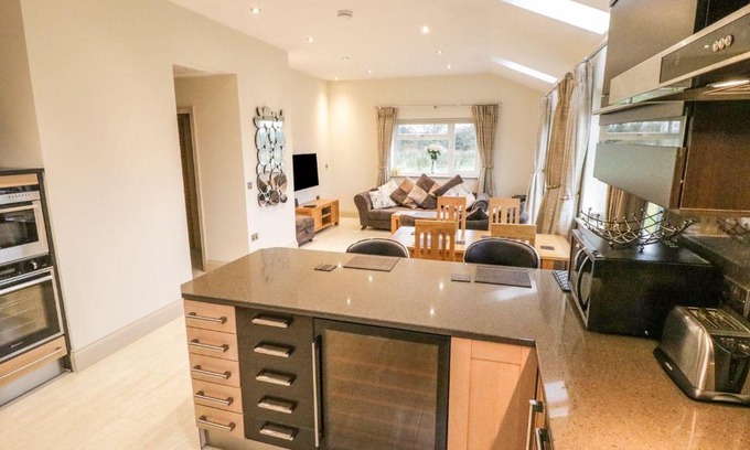 Blackburn Casa | Shreyas Cottage
