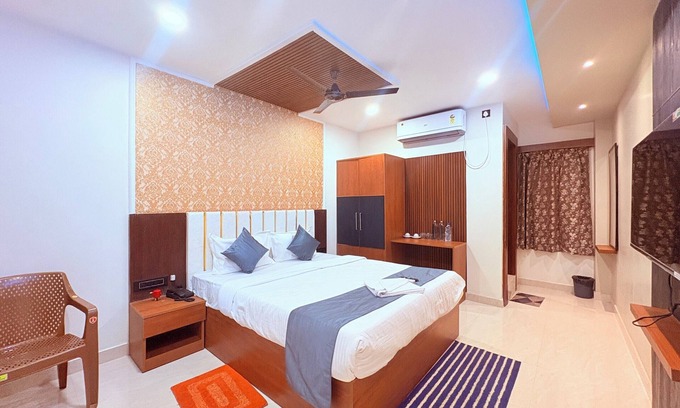 Puri Hotel | Shri Sudama Puri