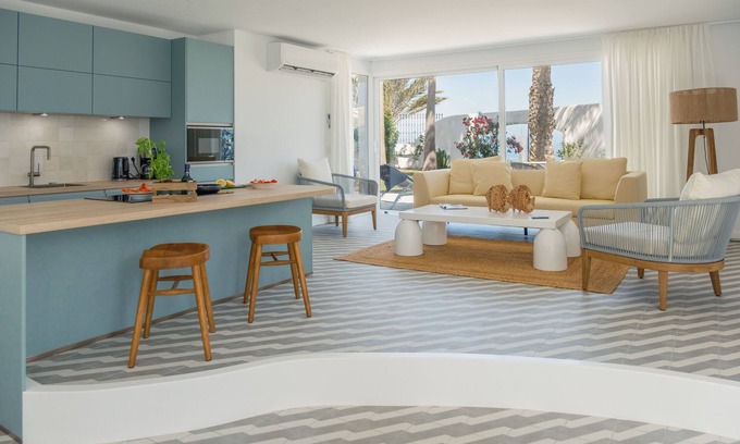 Playa del Inglés Casa | Sierra del Mar - Vista Monte, directly on the dunes with pool, patio and garden