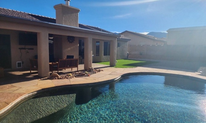 Sierra Vista Casa | Sierra Vista Getaway Home, Private pool, Great Room