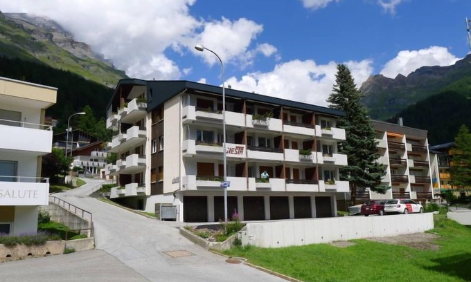 Leukerbad Apartamento | Siesta Apt. 15 by Interhome