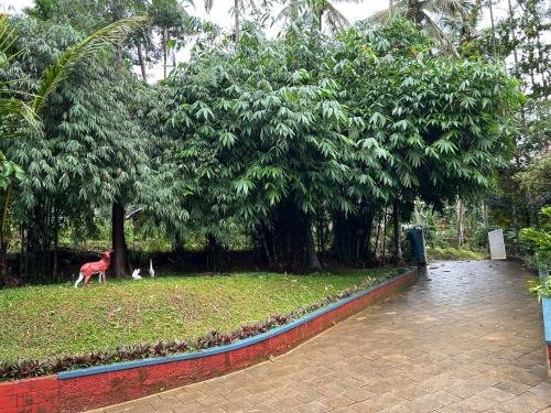 Kenichira Hotel | Silver Oak By Exuberance Stays (Independent Holiday Home)