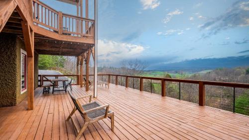 Leicester Casa | Silver Spoon by AvantStay Hot Tub Views Billiards Group Retreat