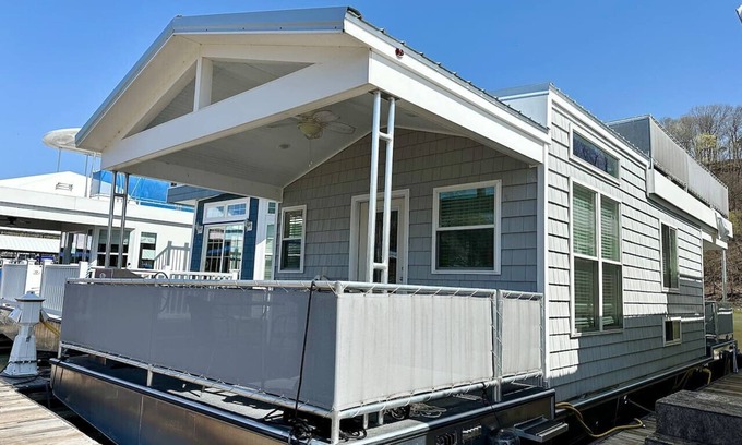 Nancy Alquiler De Eote | Silver Tiny- Lee's Ford Marina