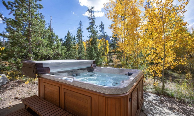 The Reserve Casa | Silverbell Chalet: Private Hot Tub, Mountain Views