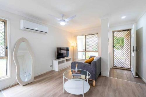 Redbank Plains Casa | Simple and Comfy Family Home between BNE and Ipswich
