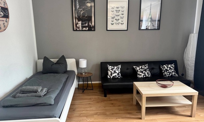 Ortslage Trotha Apartamento | Simple apartment "Tom" in Halle with 3 bedrooms and parking space