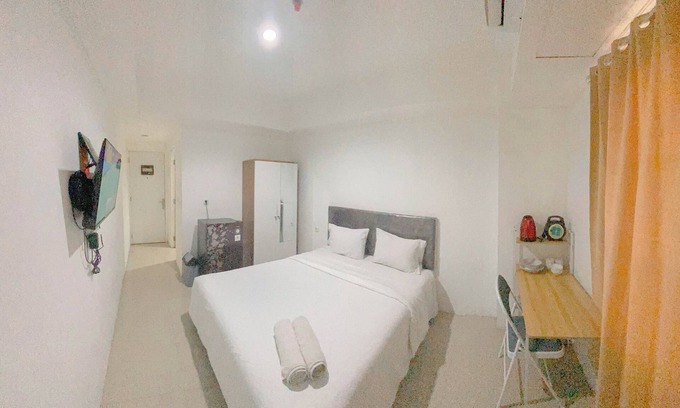 Jatingaleh Apartamento | Simple White Accent Studio At Apartment Paltrow City