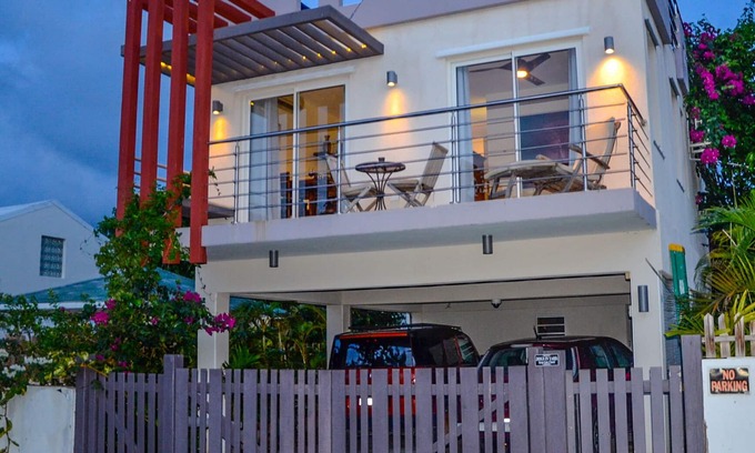 Simpson Bay Apartamento | Simpson Bay Beach Apartamento moderno. Terraza en la azotea Vistas al mar WIFI TV vía satélite