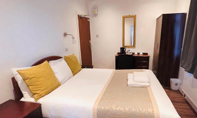 Brent Casa | Sinai Hotel