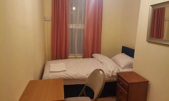 Goodmayes Casa | Single bedroom near London Seven Kings Train Station