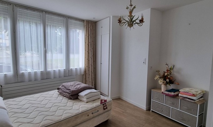 Saint-Genis-de-Saintonge Apartamento | Single-storey apartment facing a green area, very well equipped