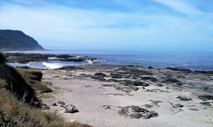 Yachats Casa | Casa de un solo nivel, cerca de la playa. Ultra limpio. Excelente ubicación - ¡Camina a todo!