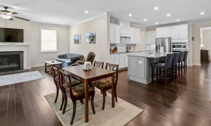 Mint Hill Casa | Single Level, Open Floor Plan w/ Indoor Fire Place