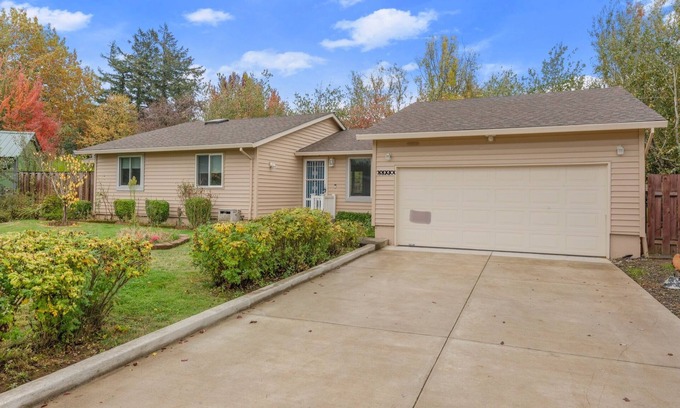 Troutdale Casa | Single-Level Ranch in Troutdale – Perfect for Families & Medical Professionals