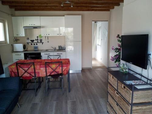 Noves Apartamento | Single storey 40m² bordering pine forest and spa