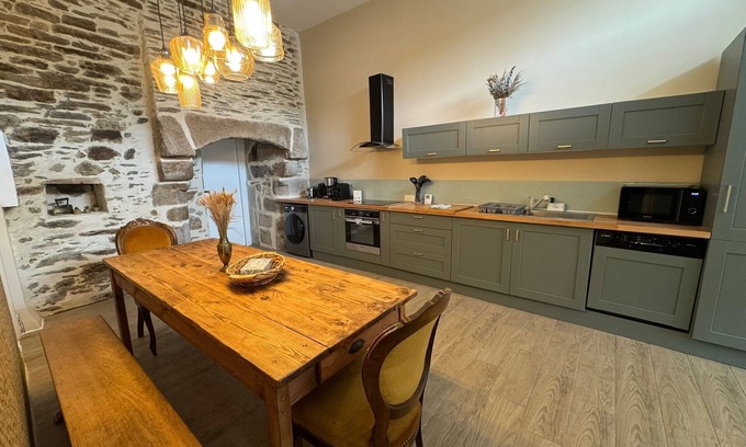 Plouneventer Apartamento | Single-storey apartment with terrace in a 1520 mill