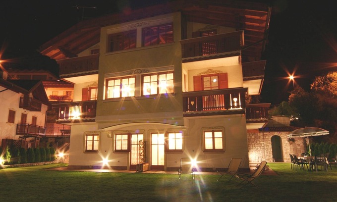 Molveno Villa | Villa individual en una posición privilegiada con vistas al lago y los Dolomitas Brenta ****