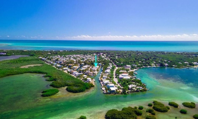 Indian Waterways Casa | Sit back and relax in this beautiful Islamorada Pool home!