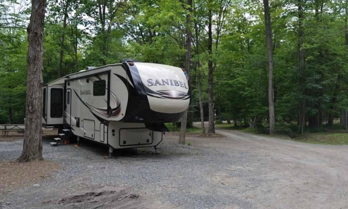 Wellsboro Casa | Site U Full Hookup up to 43ft