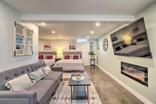 Old Southwest Apartamento | Ski and Hike Cozy Dtwn Reno Studio with Fireplace