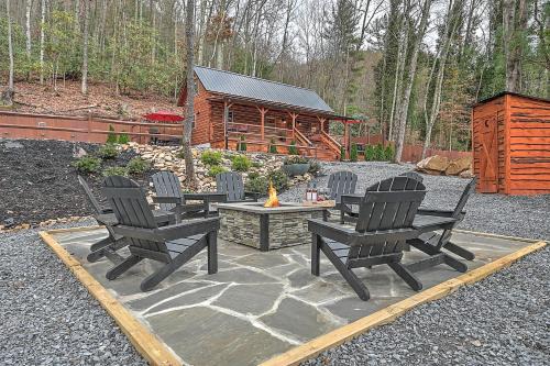 Elizabethton Casa | SKI Beech Mtn or Sugar Mtn Luxury Cabin with Hot Tub