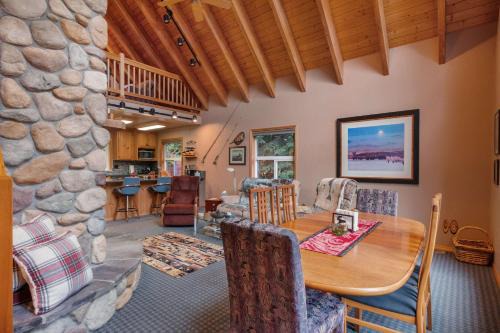 Hyak Casa | Ski Cabin 3br Hyak Fire Place 5 mins to Hill