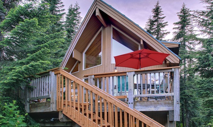 Snoqualmie Pass Chalet De Esquí | Chalet de esquí con vistas a la montaña.