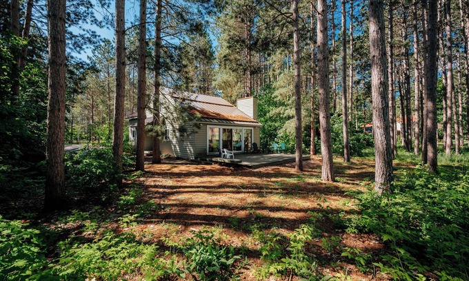 Thompsonville Casa | Ski From the Tee @ Crystal Mountain