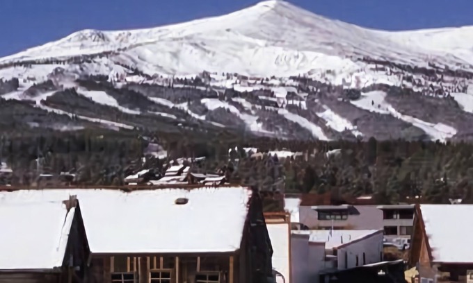 Breckenridge Condominio | Ski Hill 18 Downtown Condos with on-site Hot Tub