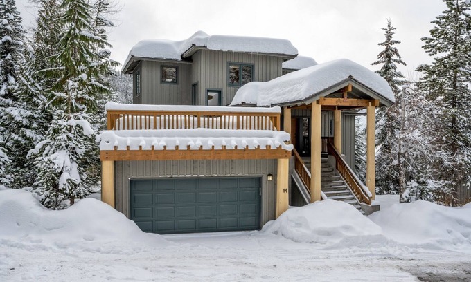Nordic Estates Casa | Ski-In/Out | Fully Renovated 6BR | Hot Tub | Sauna | Media Room | Garage | Managed by Aloha Whistler