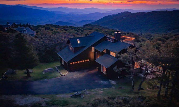 Banner Elk Chalet De Esquí | Ski In/Out Sauna Hot Tub Arcade Après Bar Views!