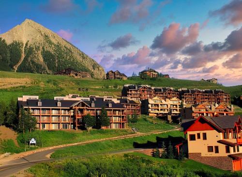 Crested Butte Apartamento | Ski-In & Out, Top-Floor CB Condo, Panoramic Mountain View