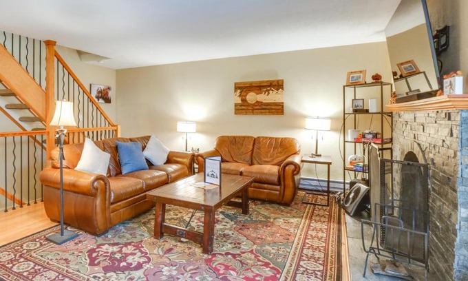 Four O'Clock Casa | Ski-In Retreat with Pool Access 2 Blocks to Main St