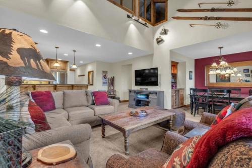 North Park City Casa | Ski In Ski Out 3BR Steps from Ski Resort