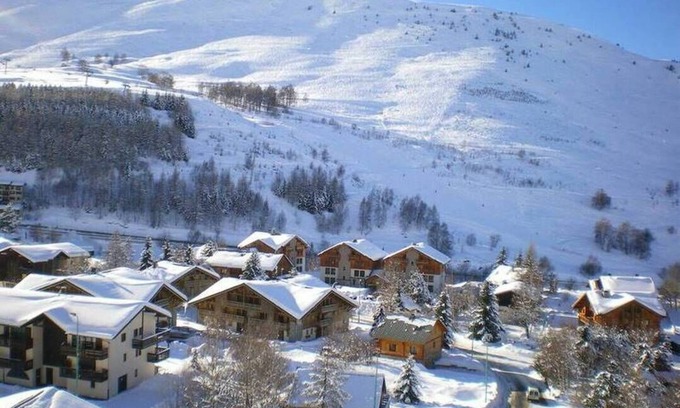 Mont-de-Lans Apartamento | Ski in/ski out apartment in a quiet area