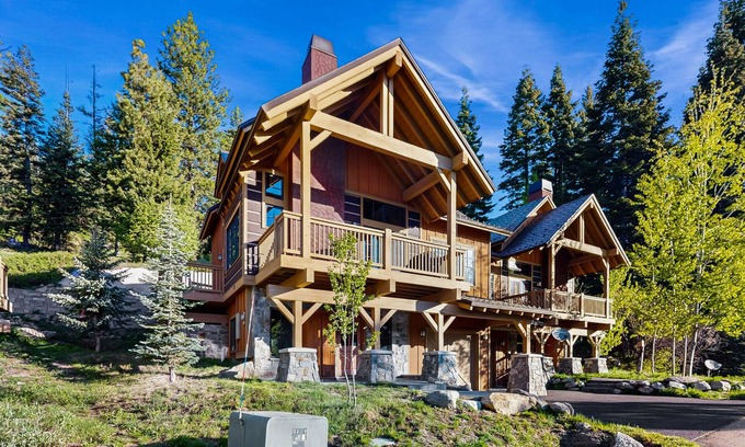 Tamarack Resort Casa | ¡NUEVO LISTADO! Ski-in / Ski-out cabin w / firepit, piscina compartida / jacuzzi y vistas
