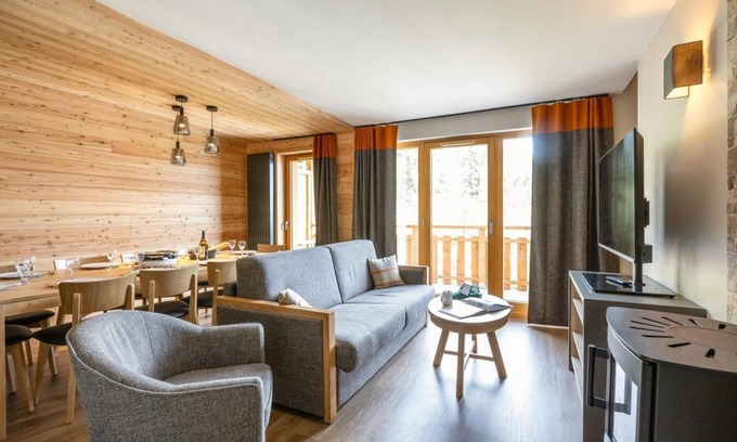 Risoul Apartamento | Ski-in/ski-out & foot of the slopes, swimming pool, sauna, hammam, balcony, tv, ski locker, 82-92m²