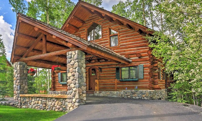 Mountain Village Casa | Ski-InandSki-Out Telluride Home with Deck and Hot Tub!