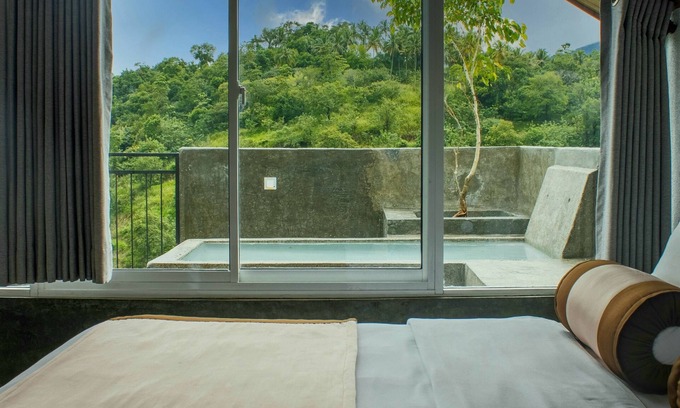 Pathahewaheta Cama Y Desayuno | SKY PAVILION by Kandy Victoria Eco Resort "Room with a Outdoor Private Bathtub"